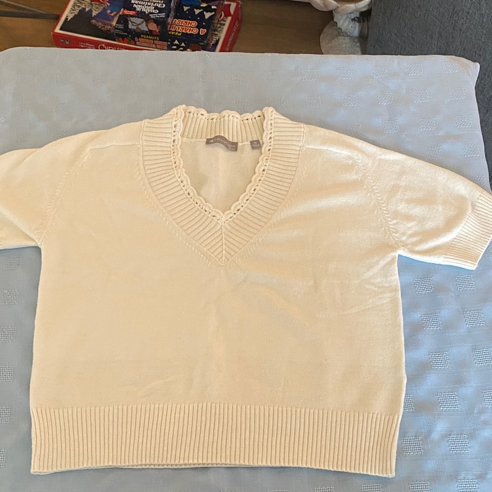Woman’s short sleeved v neck sweater size medium